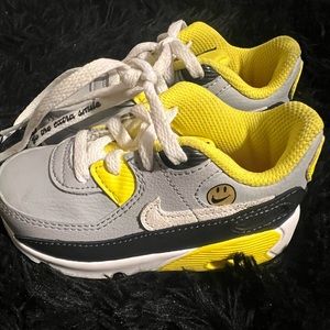 Baby Smiley face airmax size 6c